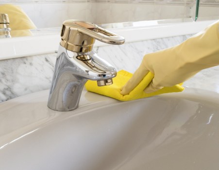 Bathroom deep cleaning as part of a Chelsea end of tenancy service